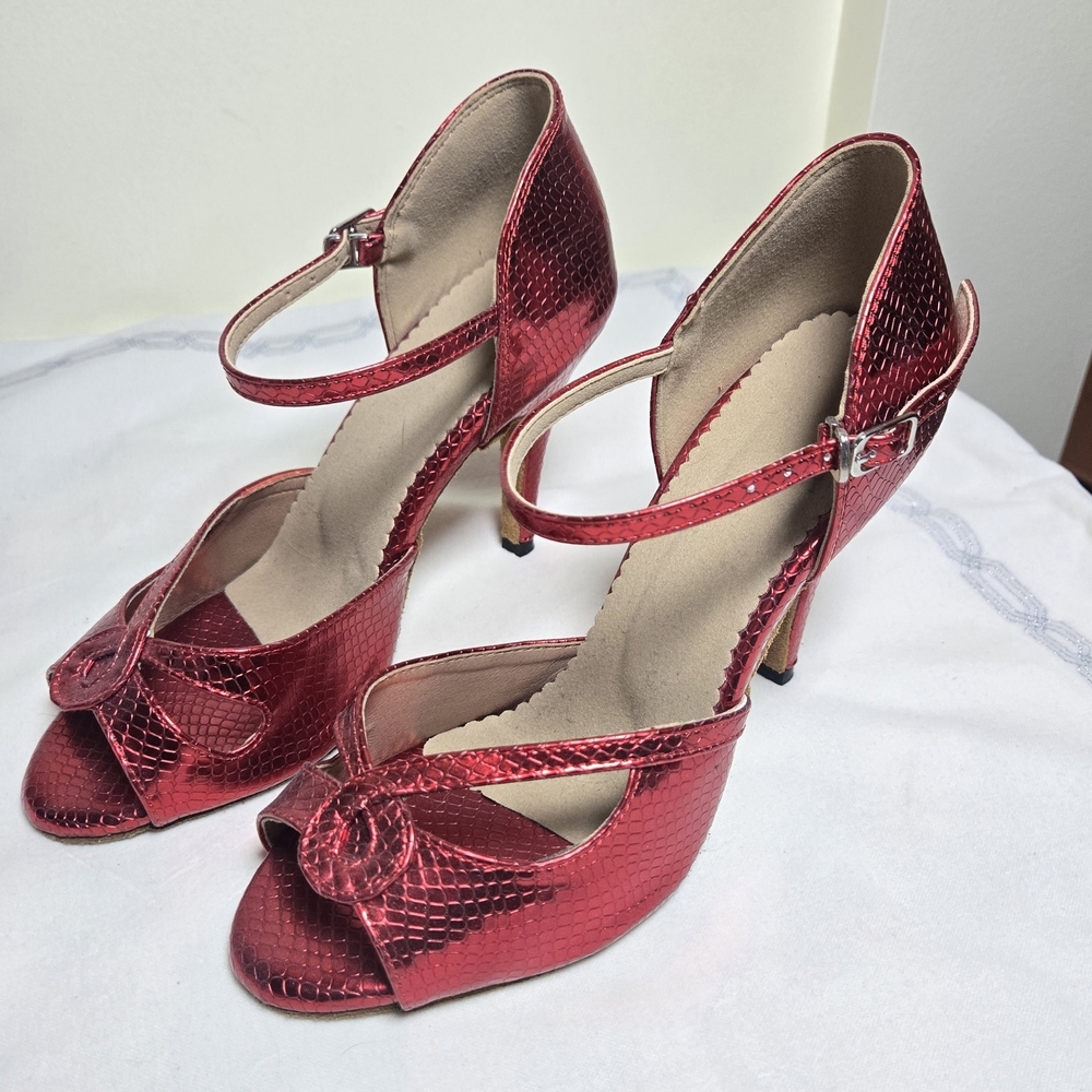 Elegant Red Textured Metalic Ballroom Dancing Peep-Toe Heels With Strap Clasp